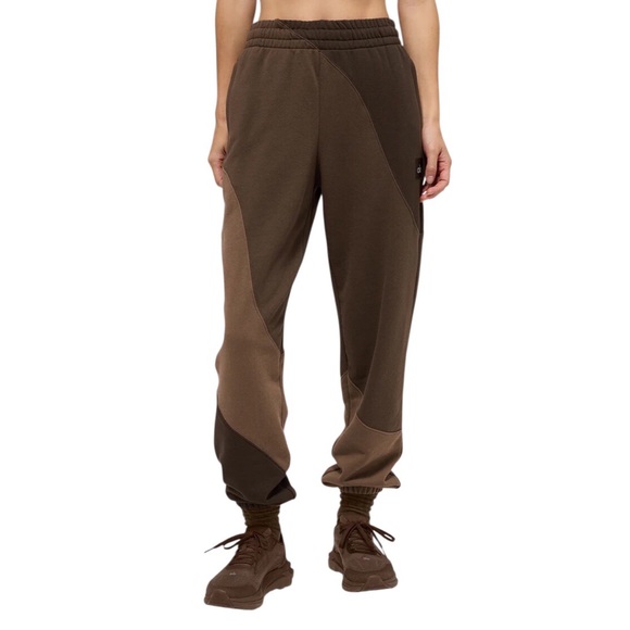 ALO Yoga Pants - Alo Yoga Make Waves Sweatpant Espresso Tonal XXS